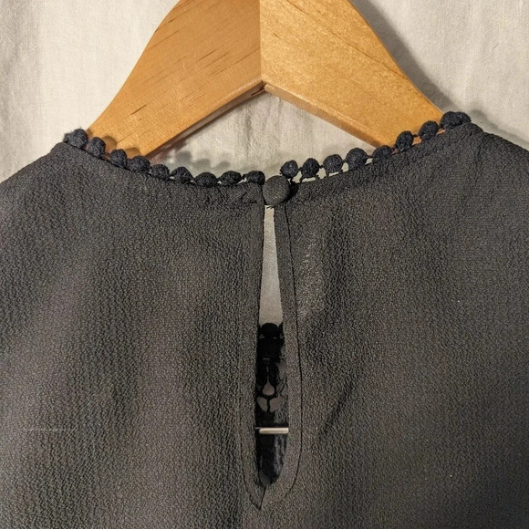 Halogen black sleeveless blouse with lace detail, women's size extra small T9 - Picture 5 of 5